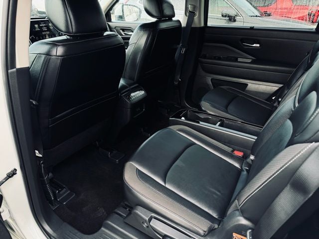 2023 Nissan Pathfinder SL 4WD