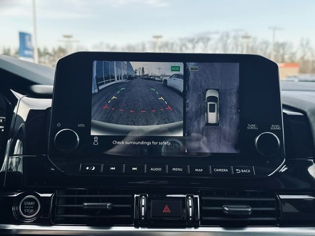 2023 Nissan Pathfinder SL 4WD