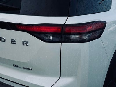 2023 Nissan Pathfinder SL 4WD