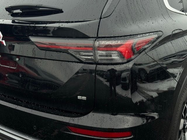 2025 Mitsubishi Outlander Base