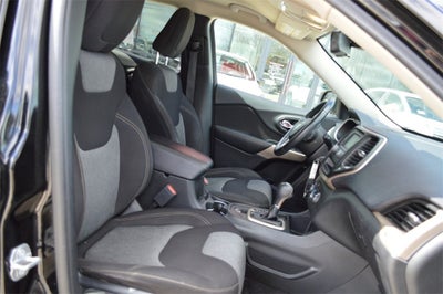 2017 Jeep Cherokee Sport