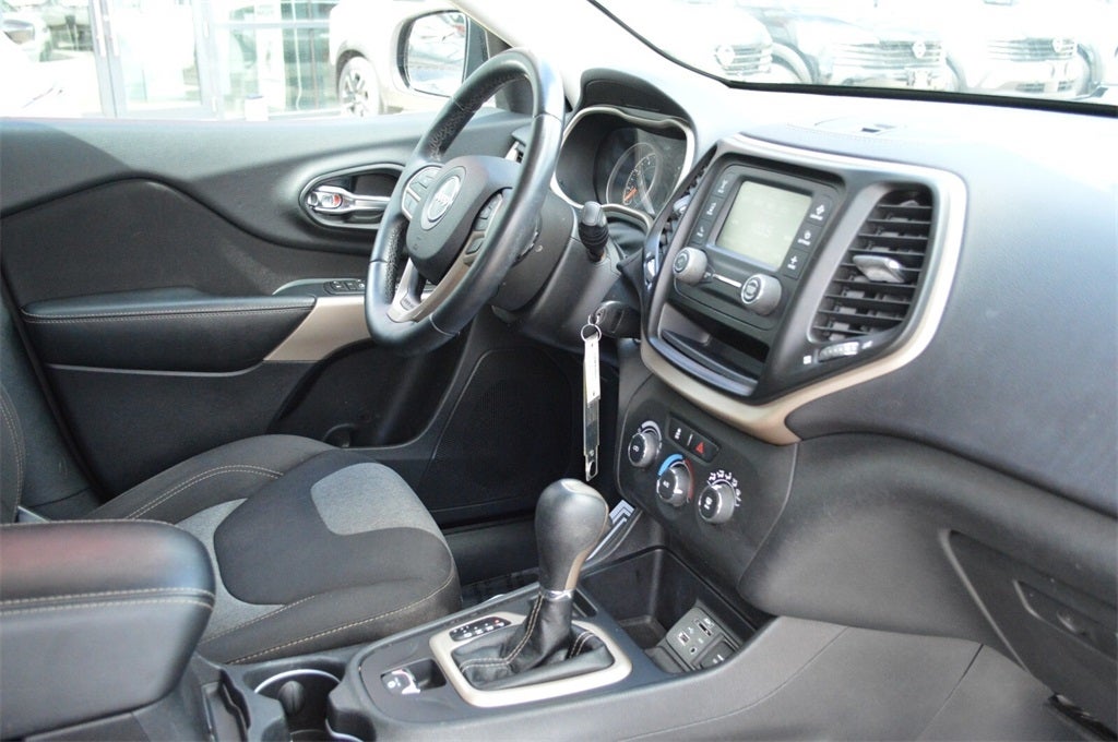 2017 Jeep Cherokee Sport