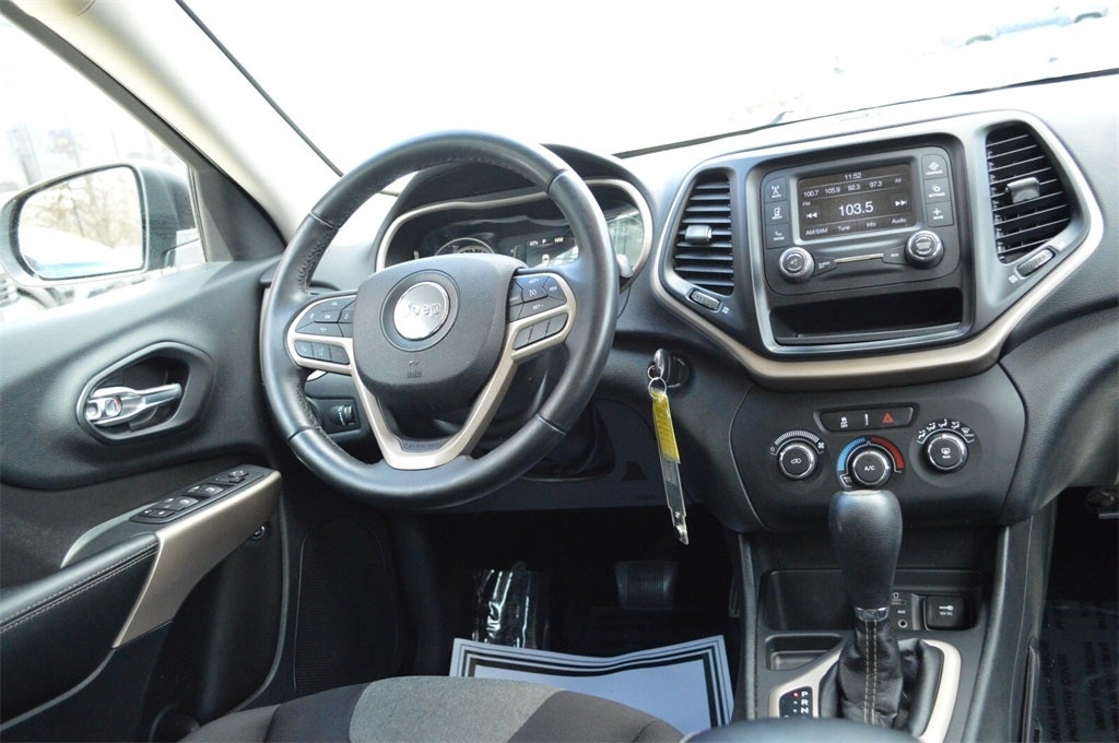 2017 Jeep Cherokee Sport