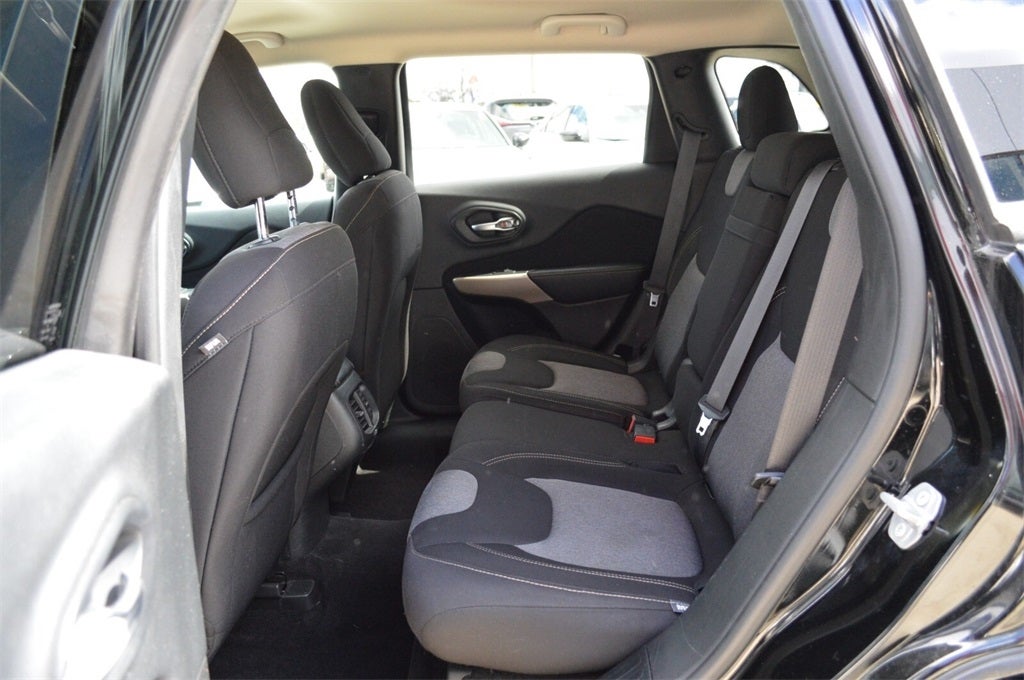 2017 Jeep Cherokee Sport