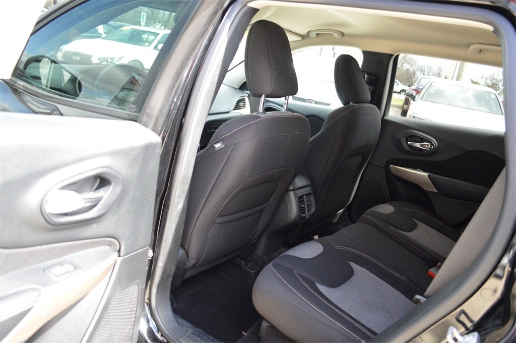 2017 Jeep Cherokee Sport