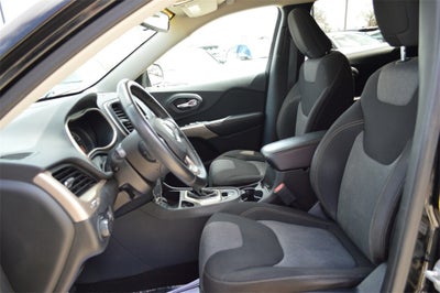 2017 Jeep Cherokee Sport