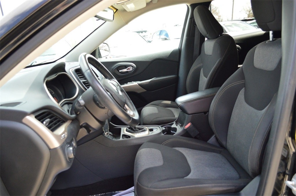 2017 Jeep Cherokee Sport