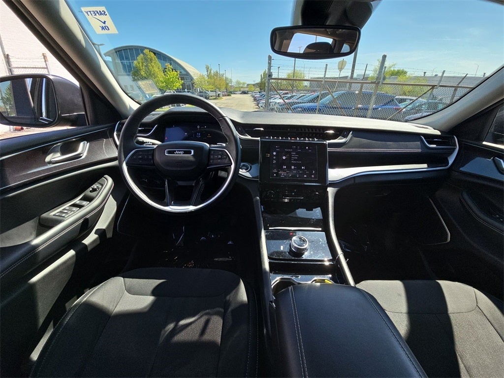 2022 Jeep Grand Cherokee Laredo AWD 4WD