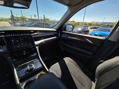 2022 Jeep Grand Cherokee Laredo AWD 4WD