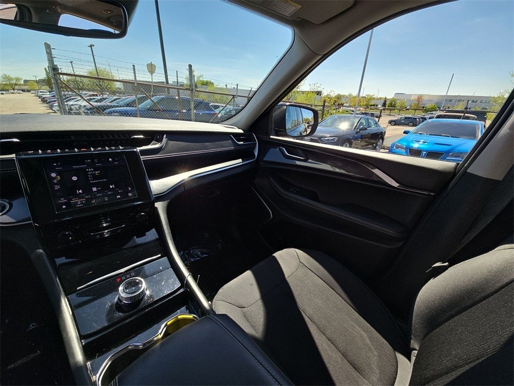 2022 Jeep Grand Cherokee Laredo AWD 4WD