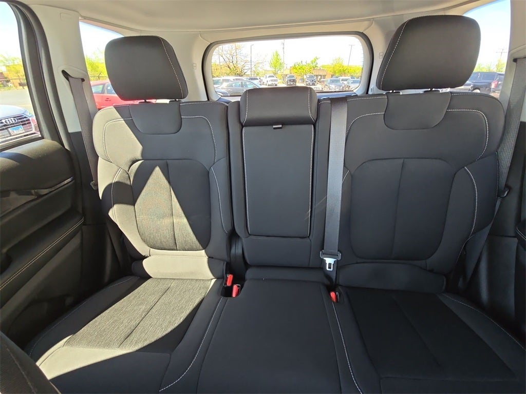 2022 Jeep Grand Cherokee Laredo AWD 4WD