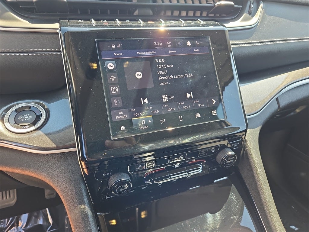 2022 Jeep Grand Cherokee Laredo AWD 4WD