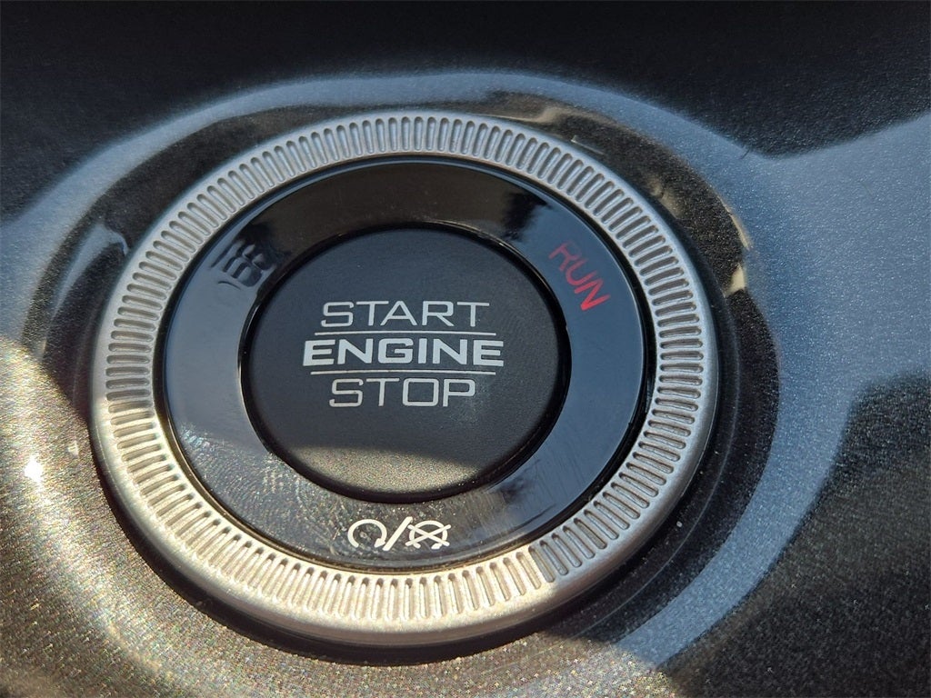 2022 Jeep Grand Cherokee Laredo AWD 4WD