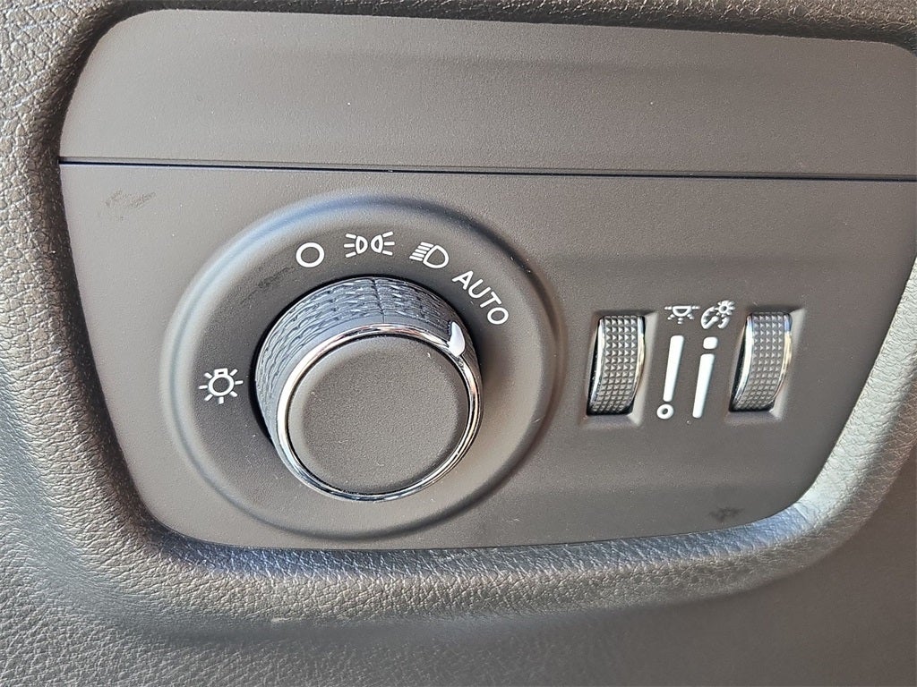 2022 Jeep Grand Cherokee Laredo AWD 4WD