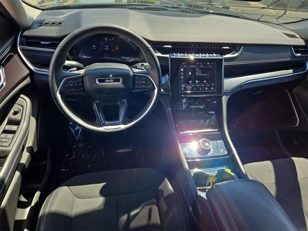 2022 Jeep Grand Cherokee Laredo AWD 4WD