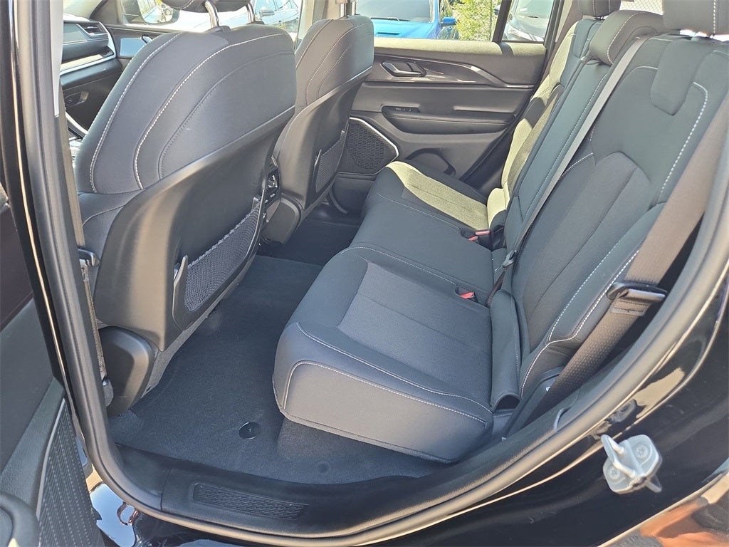 2022 Jeep Grand Cherokee Laredo AWD 4WD