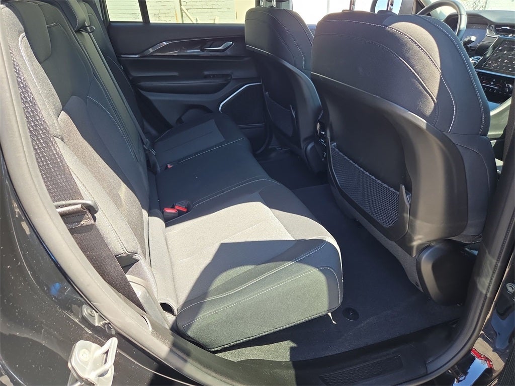 2022 Jeep Grand Cherokee Laredo AWD 4WD