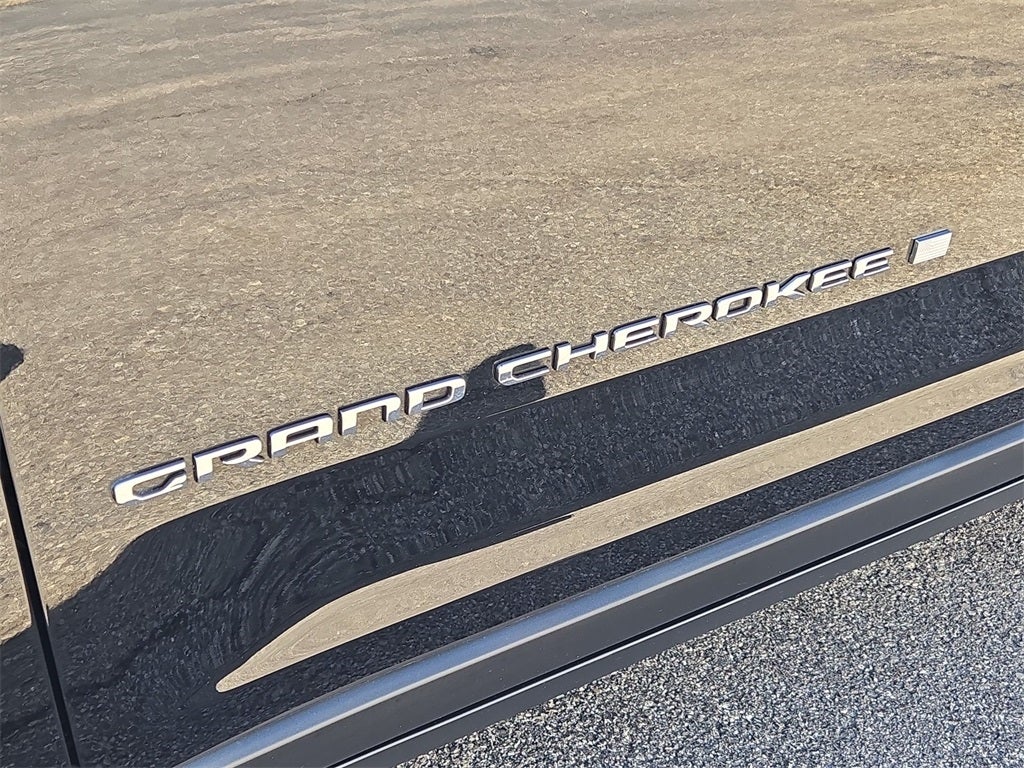 2022 Jeep Grand Cherokee Laredo AWD 4WD