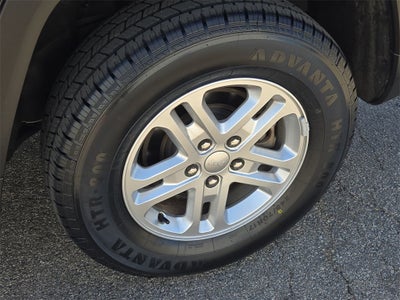 2022 Jeep Grand Cherokee Laredo AWD 4WD