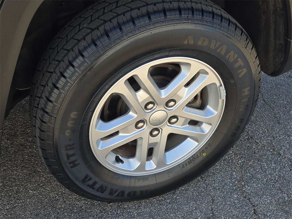 2022 Jeep Grand Cherokee Laredo AWD 4WD