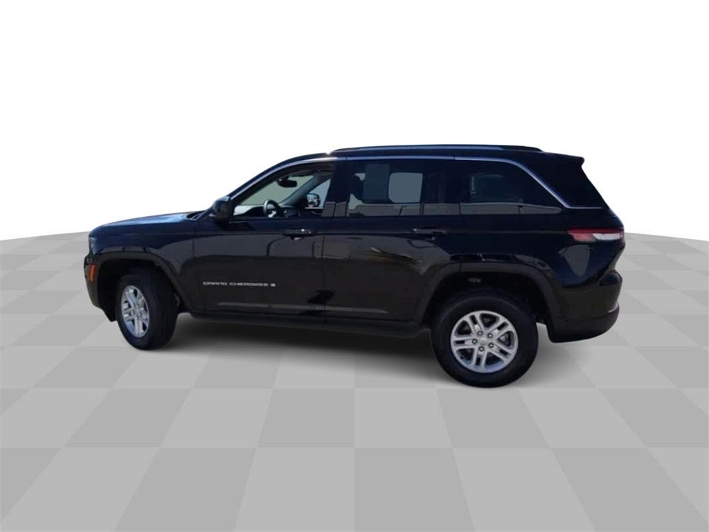 2022 Jeep Grand Cherokee Laredo AWD 4WD