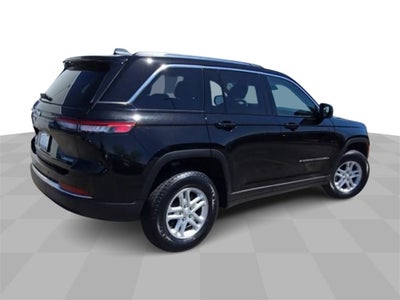 2022 Jeep Grand Cherokee Laredo AWD 4WD