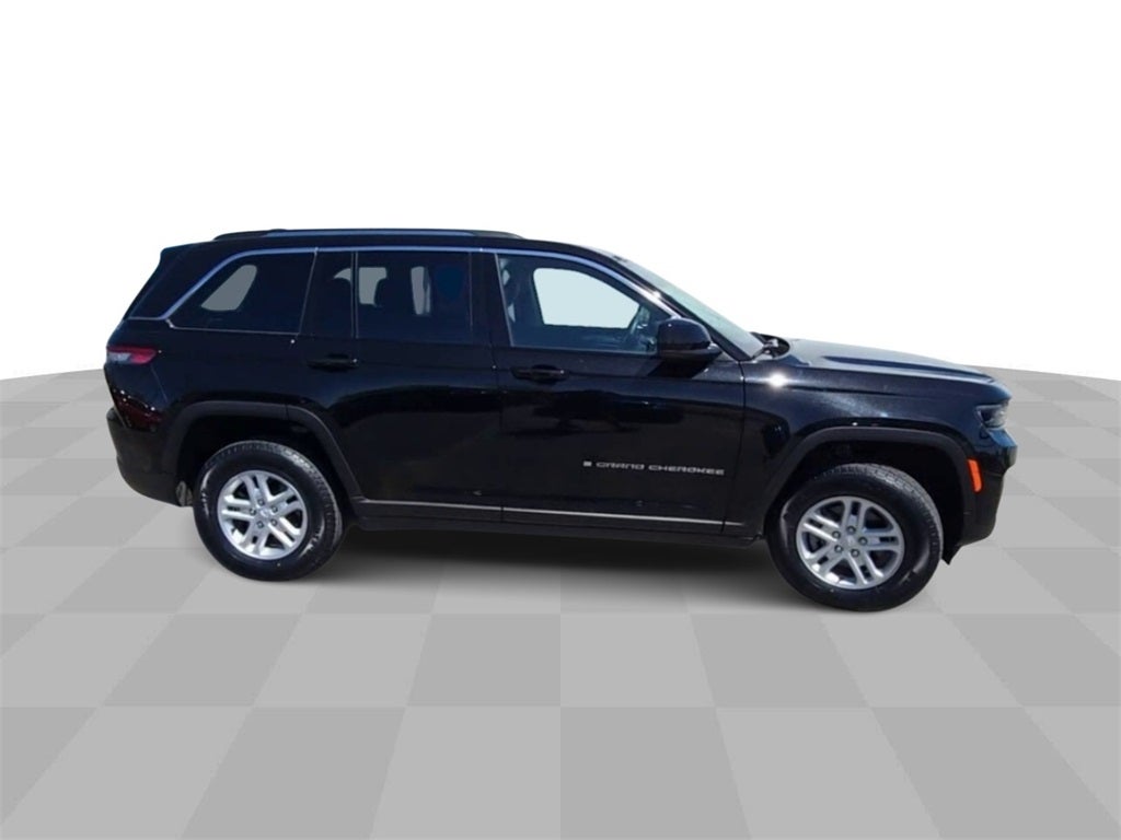 2022 Jeep Grand Cherokee Laredo AWD 4WD