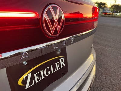 2025 Volkswagen Atlas Cross Sport 2.0T SE w/Technology