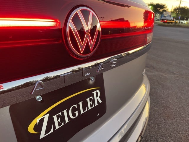 2025 Volkswagen Atlas Cross Sport 2.0T SE w/Technology