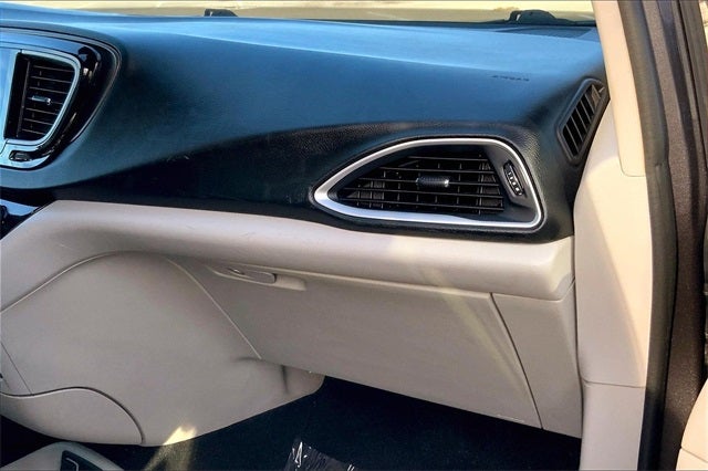 2017 Chrysler Pacifica Touring L