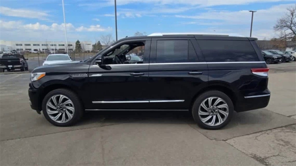 2023 Lincoln Navigator Reserve 4WD AWD