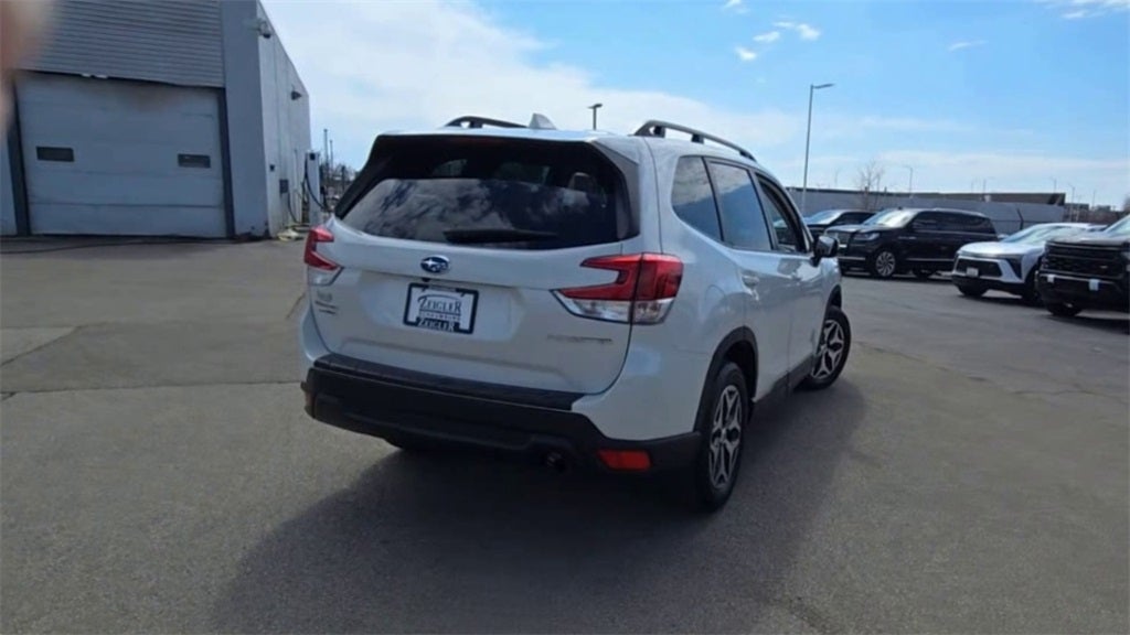 2022 Subaru Forester Premium AWD