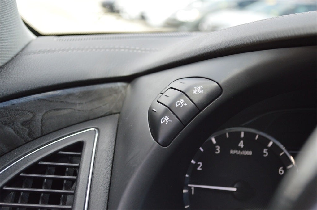 2021 INFINITI QX80 LUXE