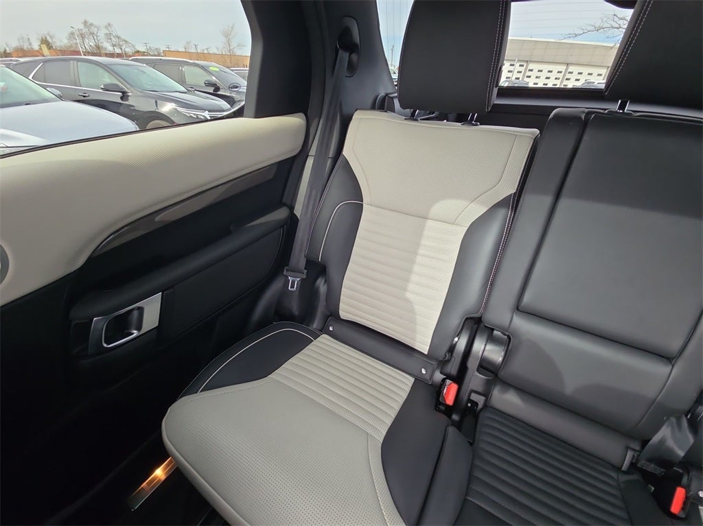 2023 Land Rover Discovery HSE R-Dynamic AWD