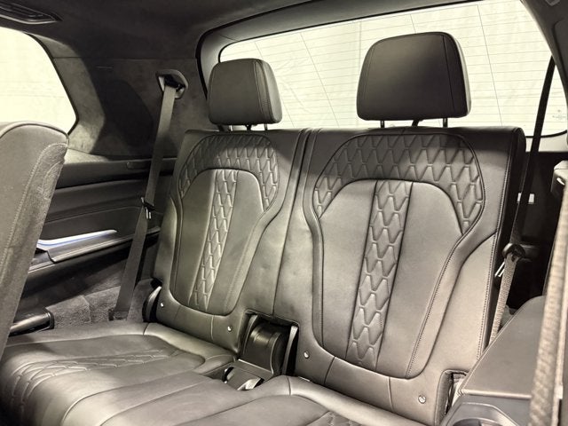 2025 BMW X7 M60i