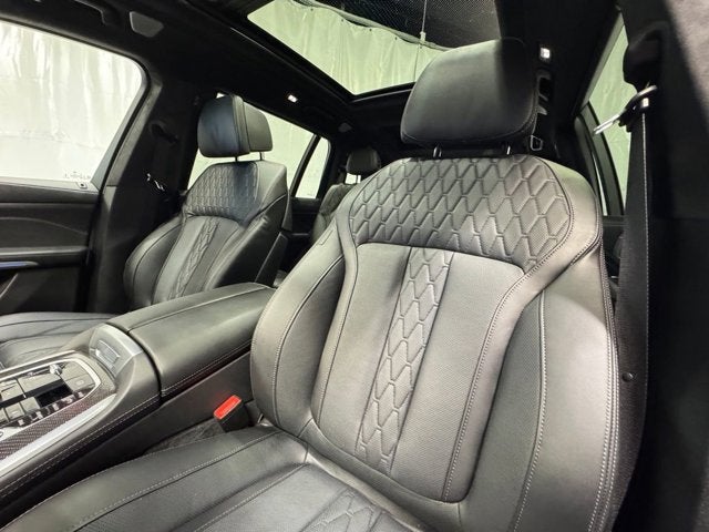 2025 BMW X7 M60i