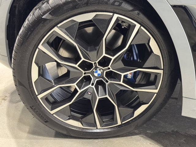 2025 BMW X7 M60i