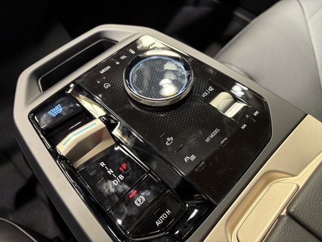 2025 BMW iX xDrive50
