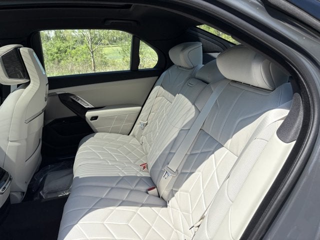 2025 BMW 7 Series 760i xDrive