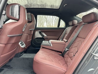 2025 BMW 7 Series 760i xDrive