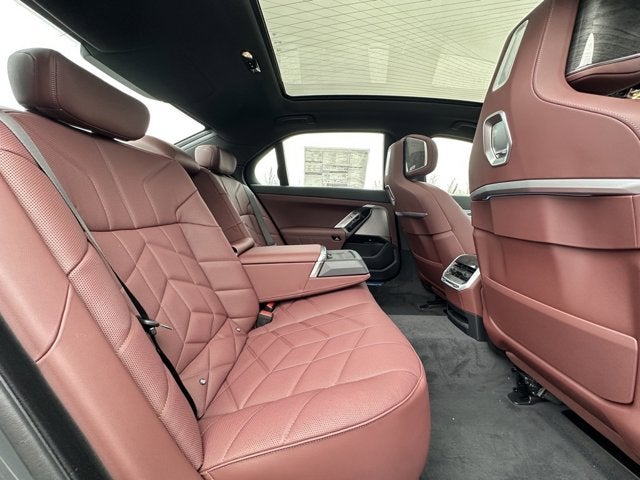 2025 BMW 7 Series 760i xDrive