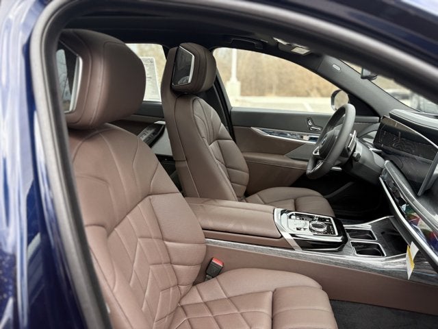 2025 BMW 7 Series 760i xDrive