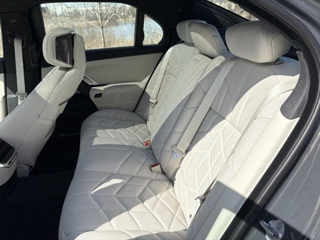 2025 BMW 7 Series 760i xDrive