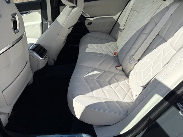 2025 BMW 7 Series 760i xDrive